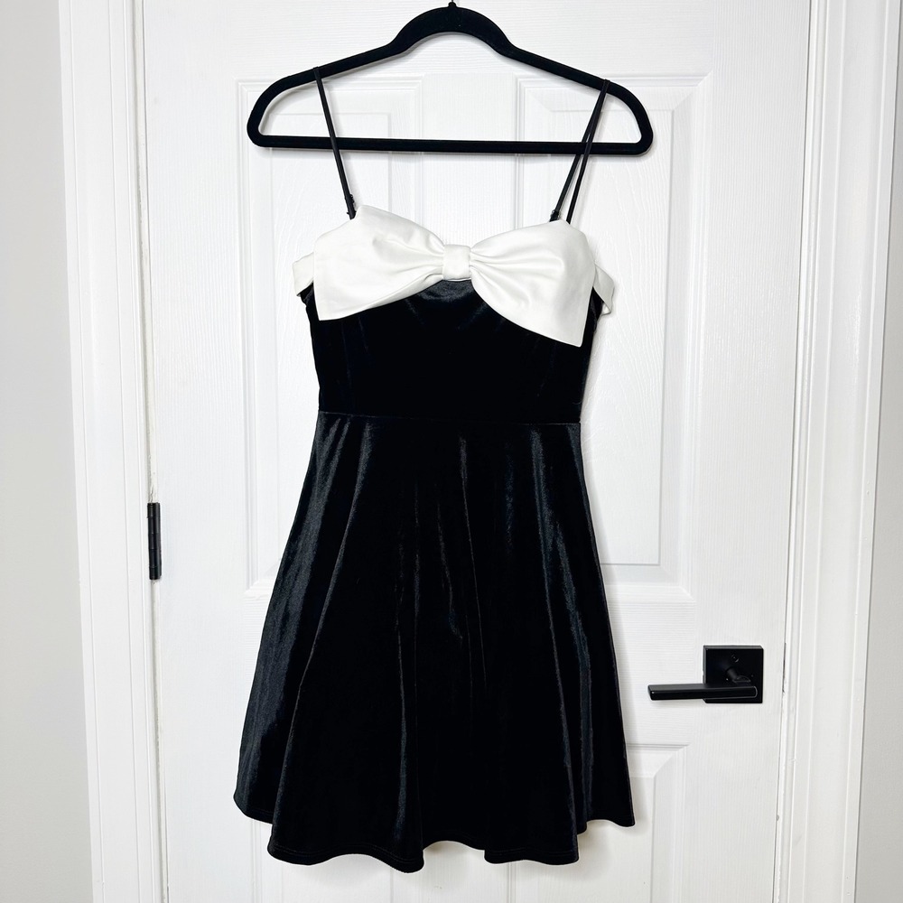City Studios Juniors‎ 5/6 White Bow Black Velvet Fit & Flare Mini Dress